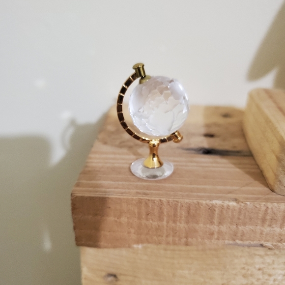 Crystals - Picture 5 of 7